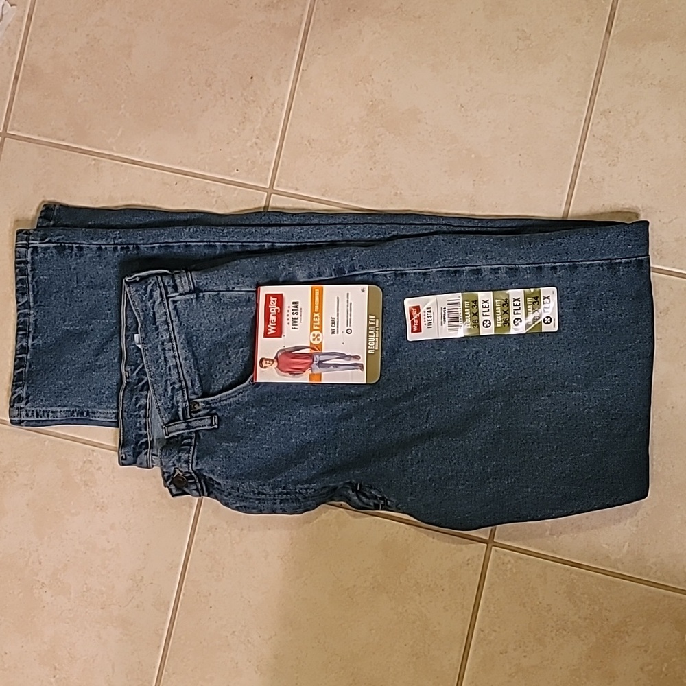 Men's Wrangler Jeans 36x34 Regular Fit NWT